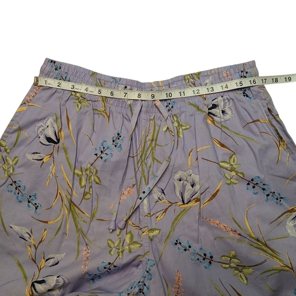 Capacity Woman Vintage Floral Print Shorts in Lavender - Picture 6 of 8